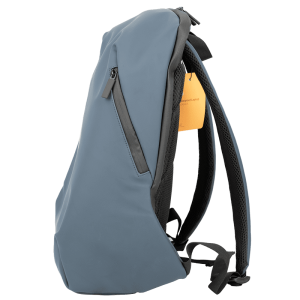 Vista lateral de la mochila impermeable azul iServices