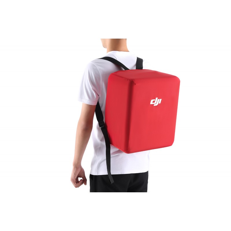 Ejemplo de cómo luce la mochila DJI Phantom 4 Series en la espalda de una persona